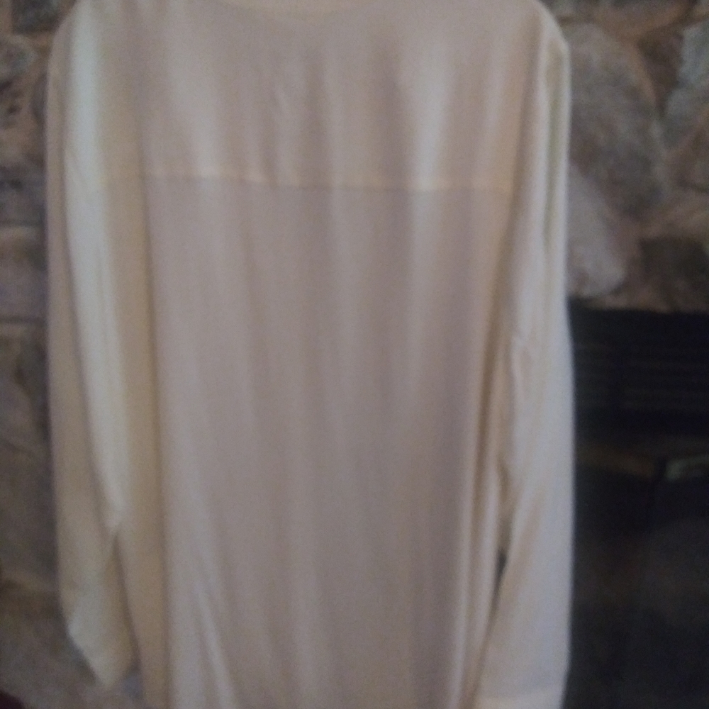 Beautiful Blouse - Picture 3 of 4